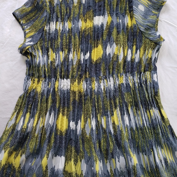 NY Collection cap sleeve roushed blouse. - Picture 2 of 4